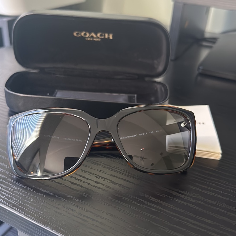 Coach sunglasses NWOT - Picture 3 of 6